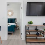 Royal Waves & - With Parking By Renters Daire