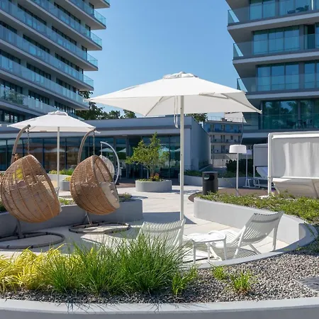 Royal Waves & - With Parking By Renters Apartmán *