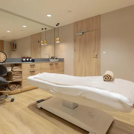 Royal Waves & - With Parking By Renters