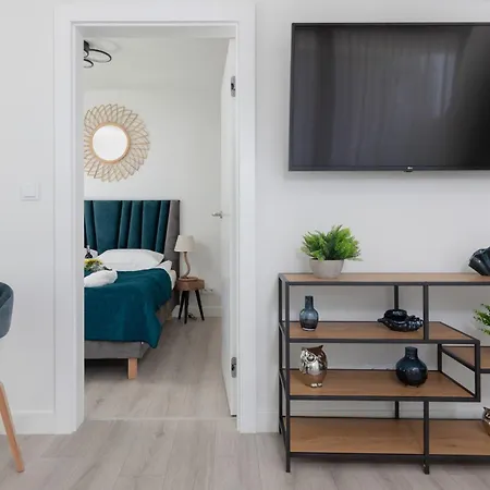 Royal Waves & - With Parking By Renters Apartmán