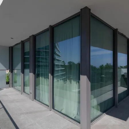 Royal Waves & - With Parking By Renters Apartmán *