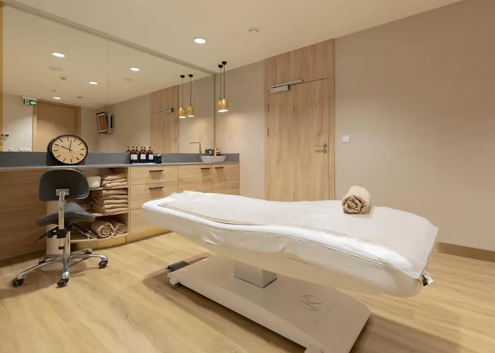 Royal Waves & - With Parking By Renters