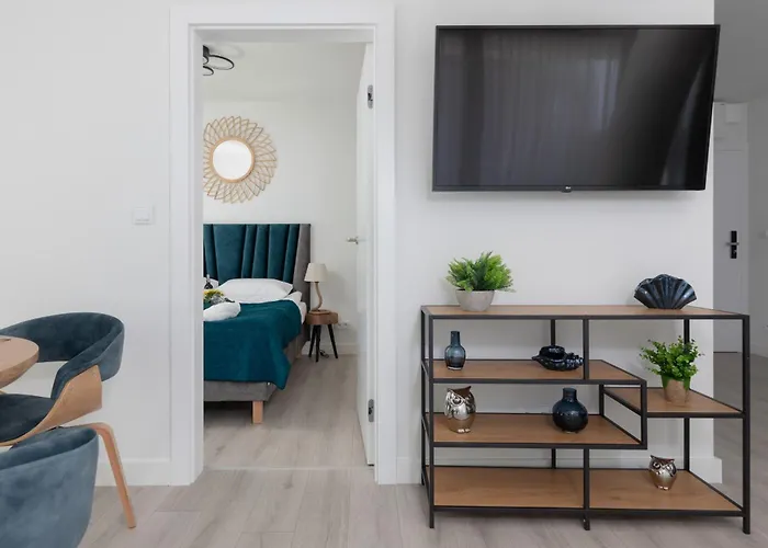 Royal Waves & - With Parking By Renters Apartament