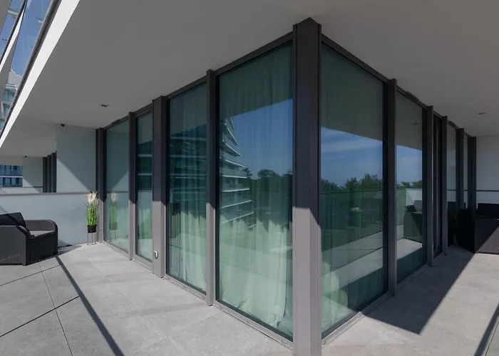 Royal Waves & - With Parking By Renters Apartament *